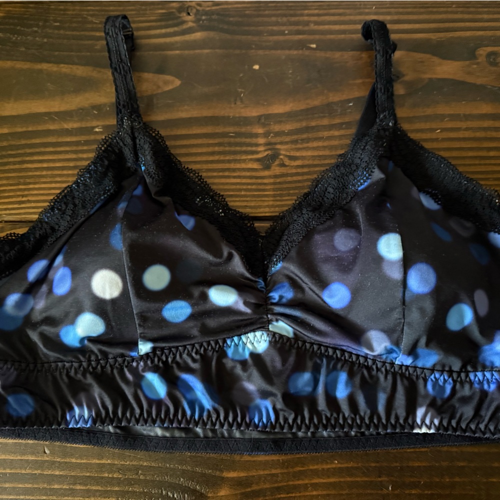 Torrid Curves Size 3 Bralette blue dots lightly padded